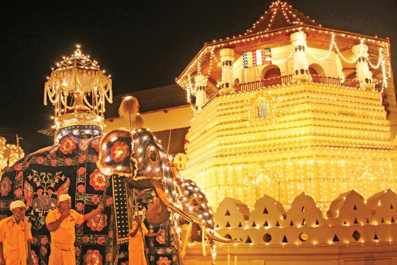 Seven Luck Palace Kandy Extérieur photo